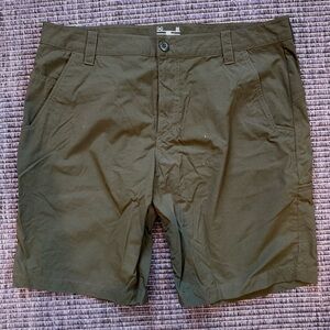 Under Armour Green Flat Front Shorts Lightweight Design